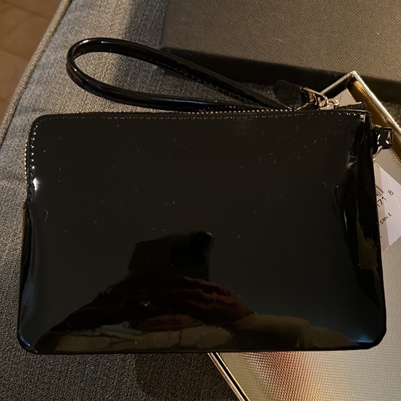 Brand new coach wallet, black patent leather with zipper and wrist strap - Picture 2 of 4